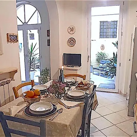 Amo E Flo アパート *