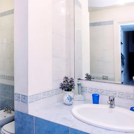 Amo E Flo Apartment *