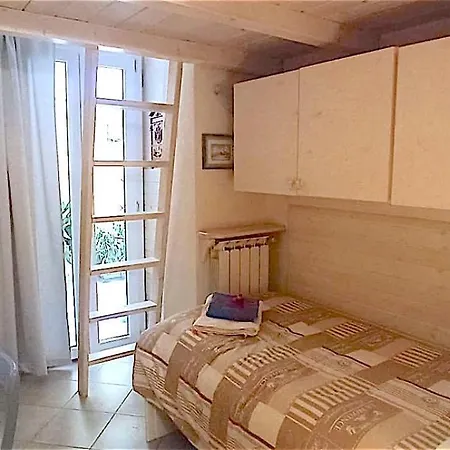 Amo E Flo Apartment *