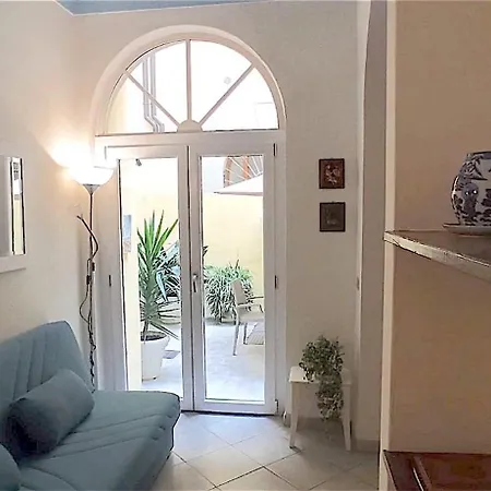 Amo E Flo Apartment