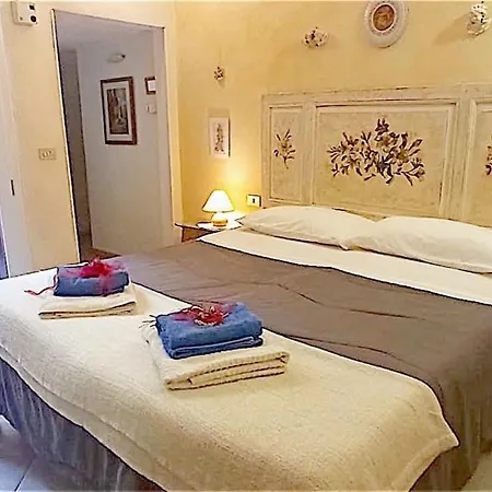Amo E Flo Apartment *